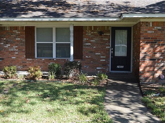 2nd image of 2402 Garden Dr