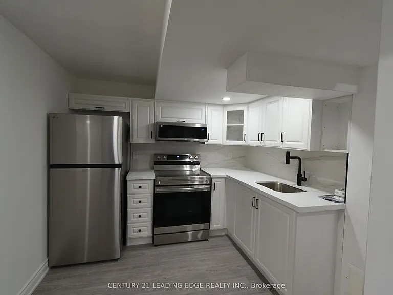 45 Lofthouse Dr — Photo 3
