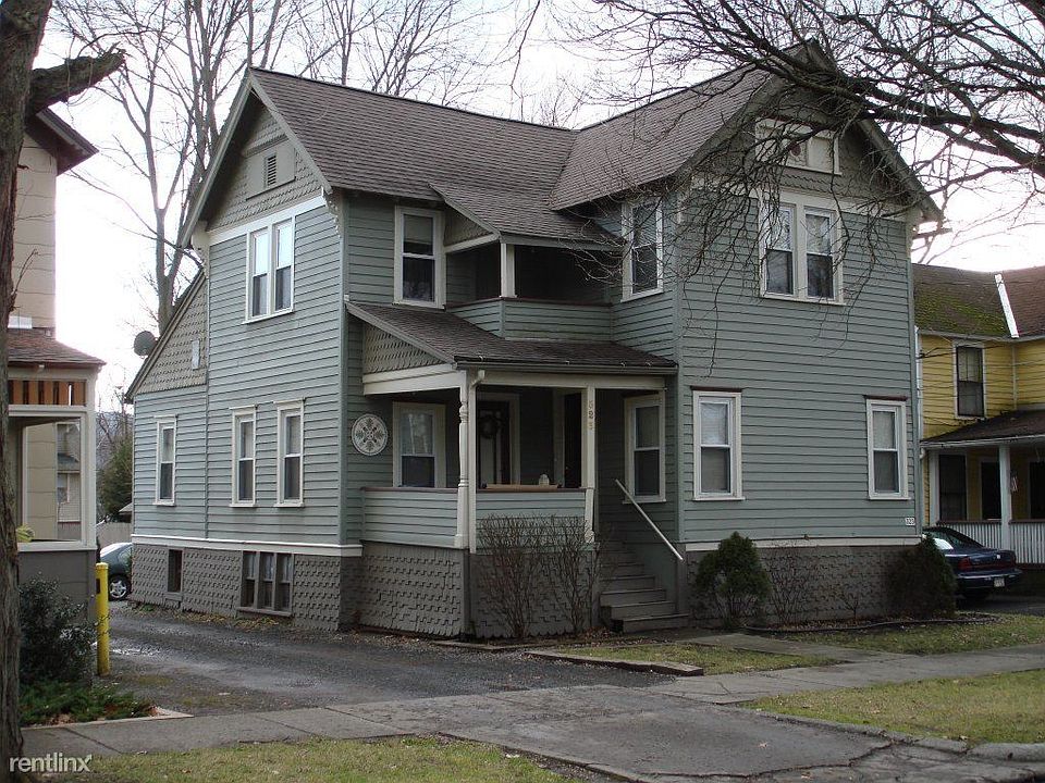 323 Center st