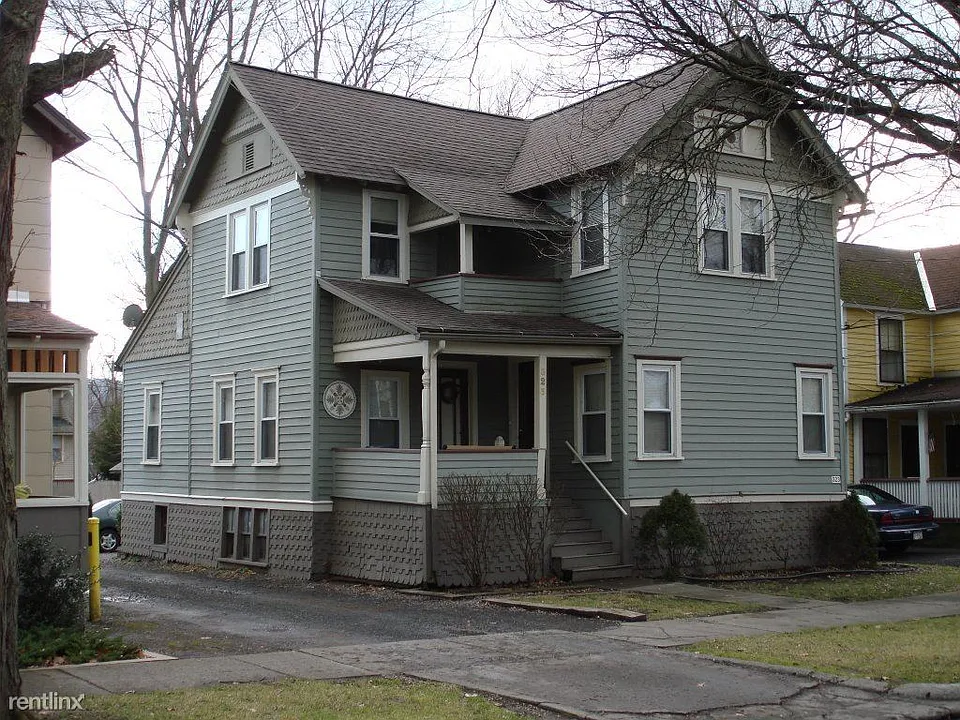 323 Center st
