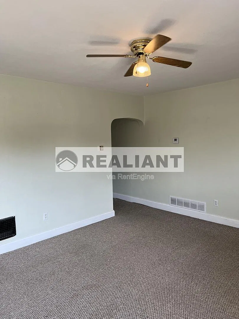 2214 Memorial Pkwy — Photo 3