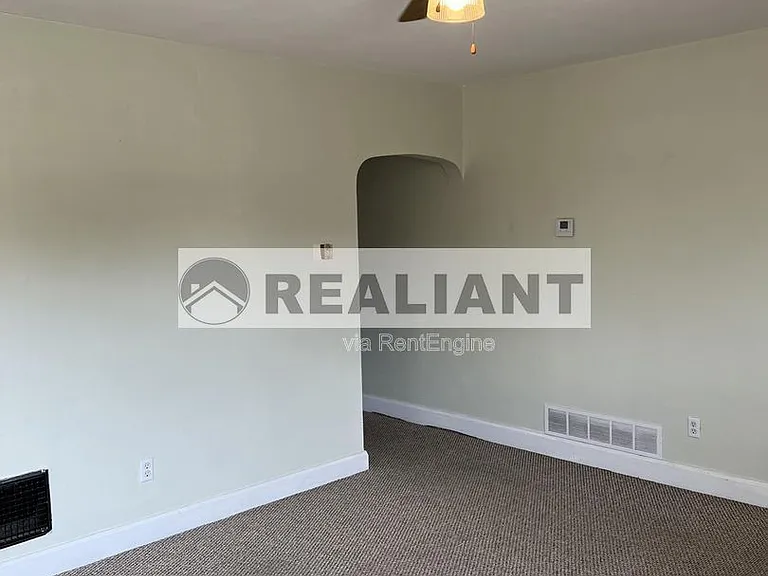 2214 Memorial Pkwy — Photo 3
