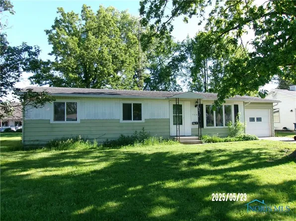 126 E Ottawa St, Oak Harbor, OH 43449