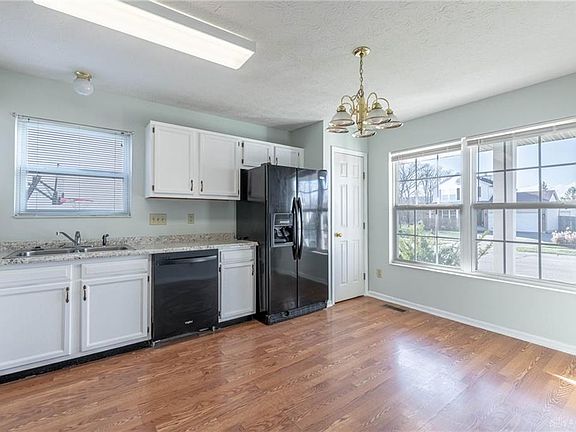 3rd image of 582 Sherman Dr