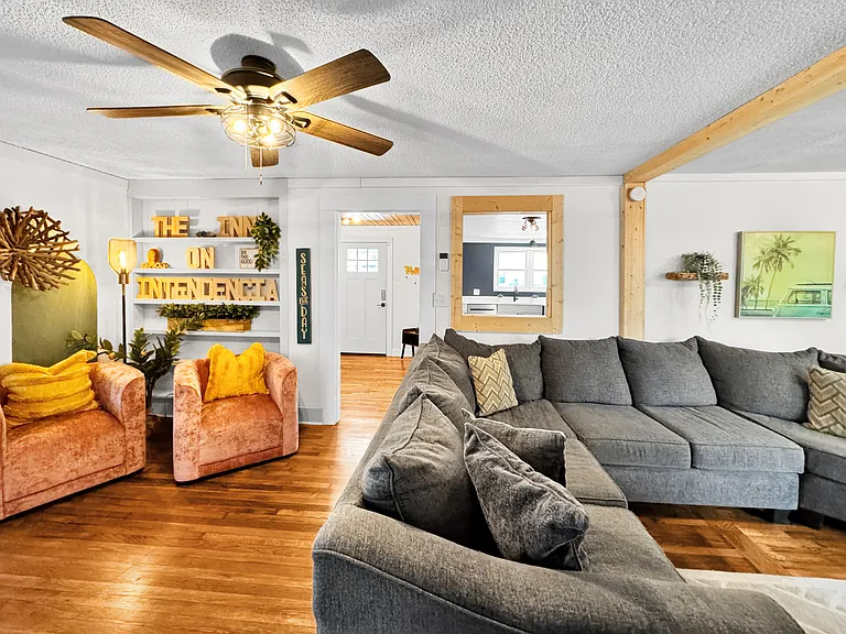 1666 W Intendencia St #B — Photo 10