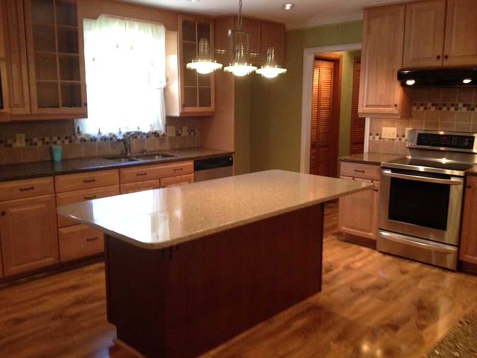2nd image of 329 Vanderbilt Rd