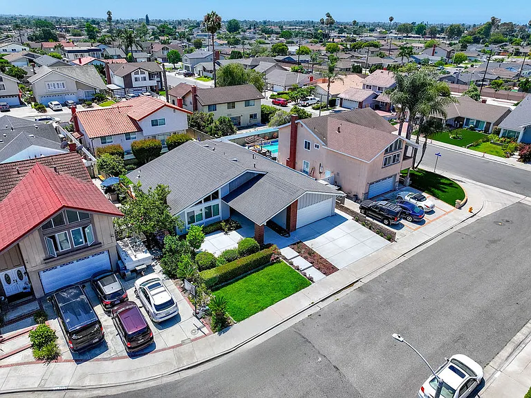 6542 Vesper Cir — Photo 32