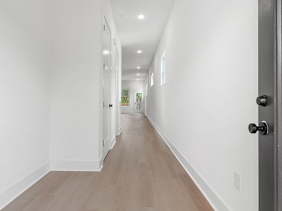 4th image of 196A Queen Ave