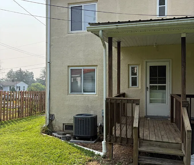 897 College Ave — Photo 25
