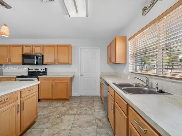 6762 NW Daffodil Ln, Port Saint Lucie, FL 34983