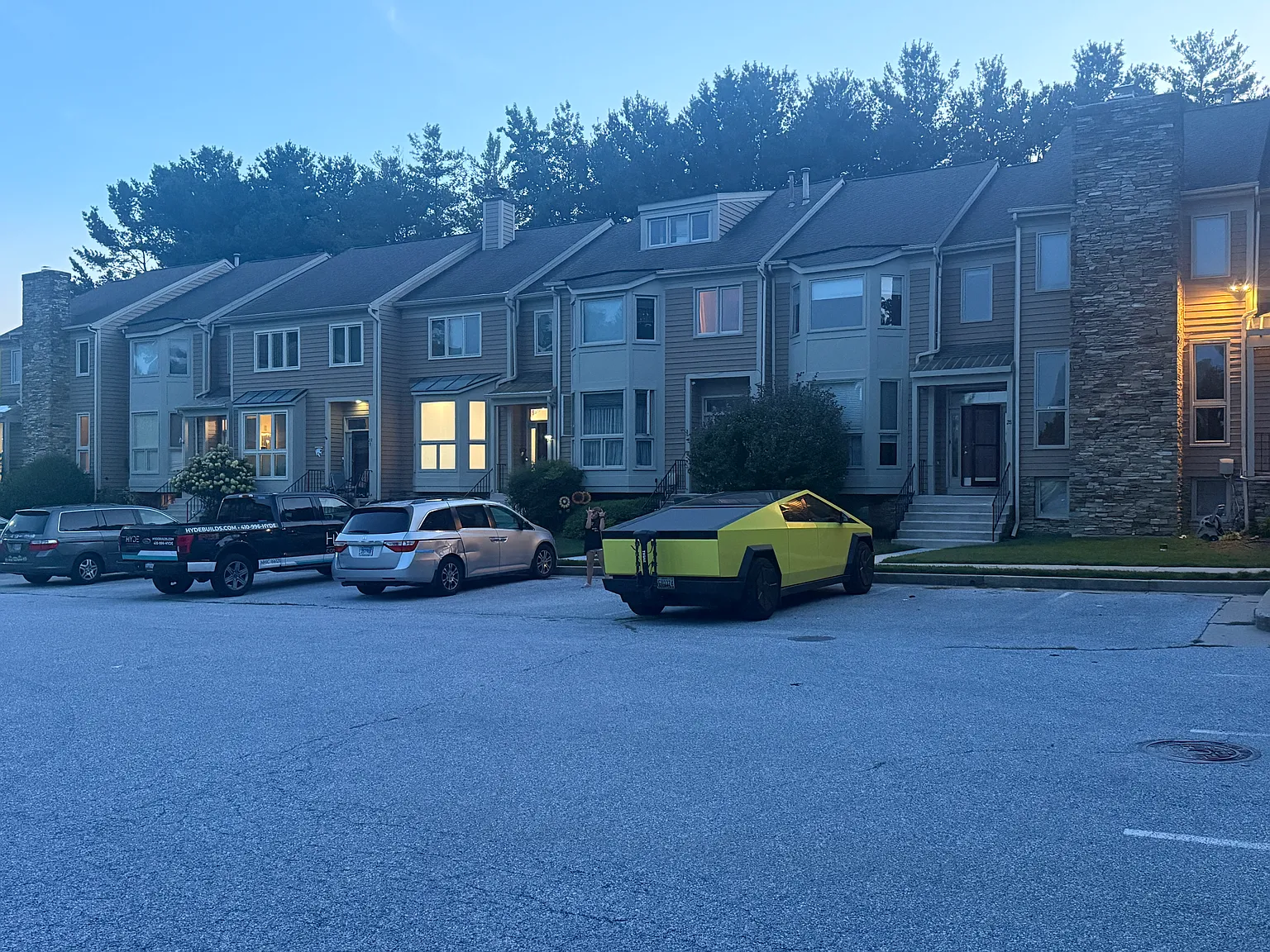 4 bed, 2300 sqft, $3,800 — Photo 3