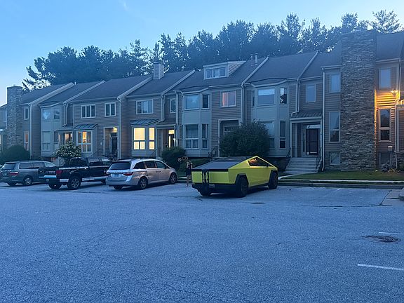 3rd image of 28 Coachmont Ct