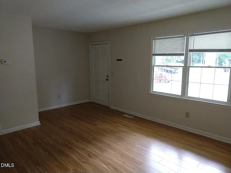 304 Holtz Ln — Photo 3