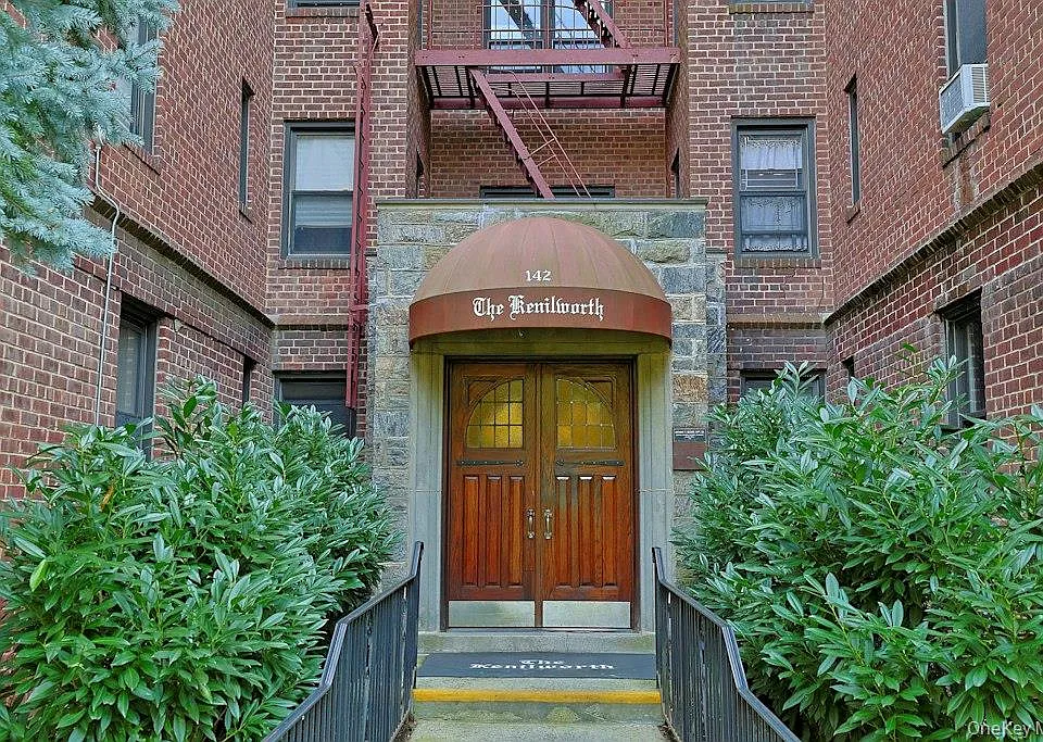142 Garth Rd #3J