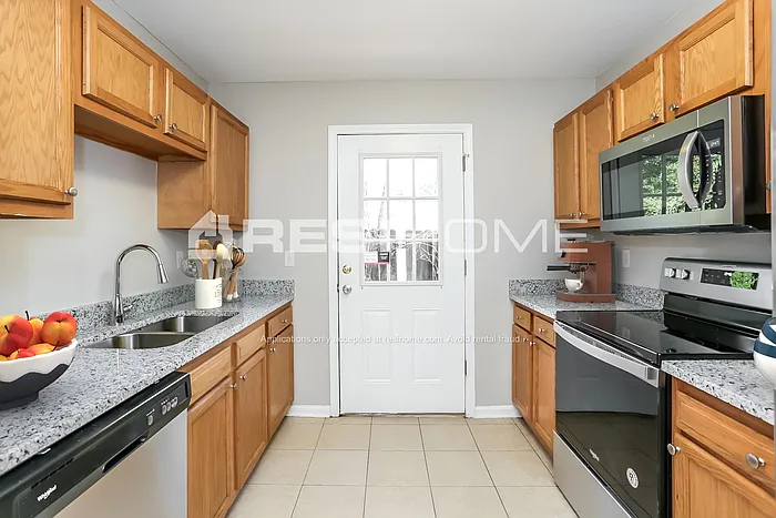 10334 Bradley Rd — Photo 3