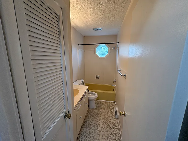 343 Charles St — Photo 8