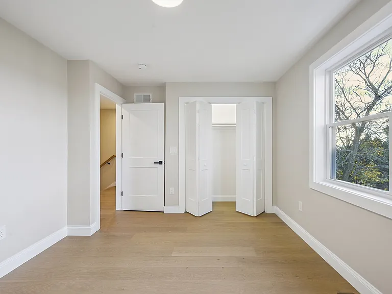 110 Stowe St — Photo 10