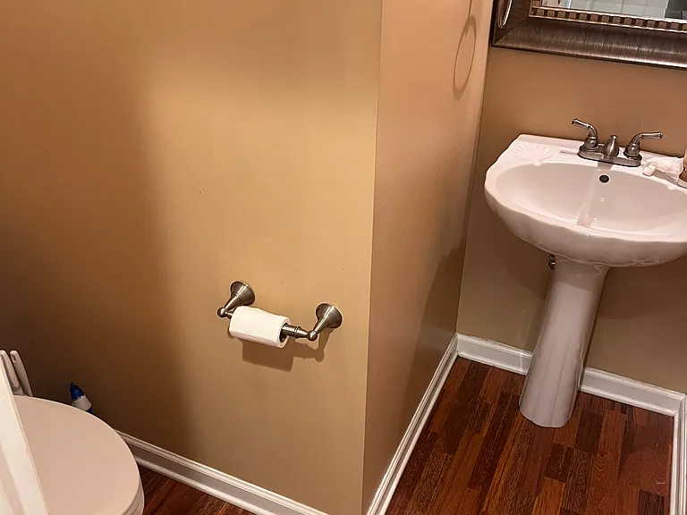 7825 Laurelton Dr — Photo 14
