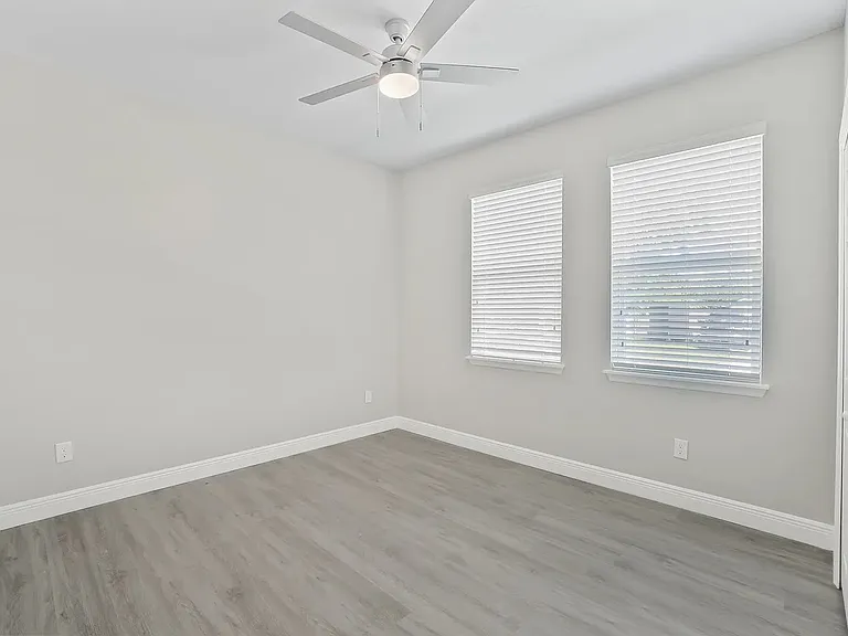 2924 W Chestnut St — Photo 5