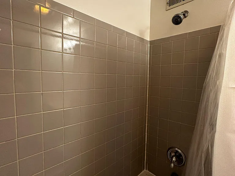 1527 W 36th St #2 — Photo 17
