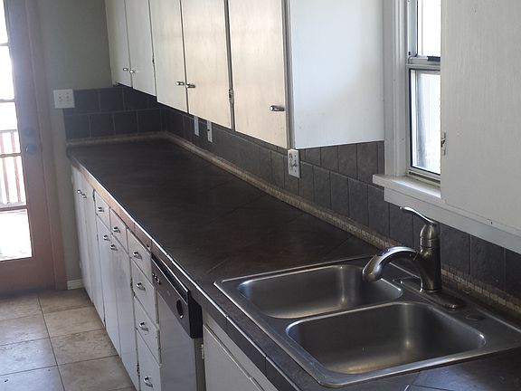 2nd image of 909 S 32nd Ave