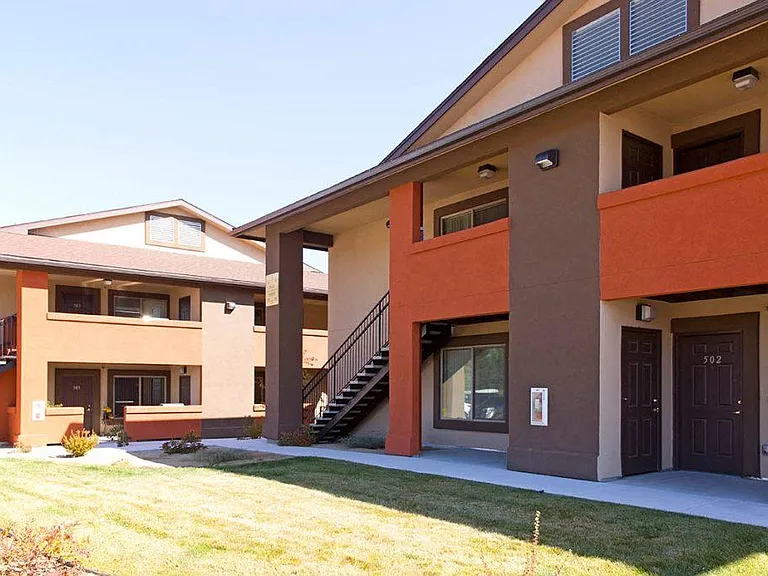 Vale Apartments & Townhomes — Photo 14
