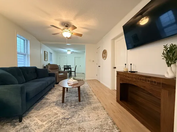 907 S East St, Indianapolis, IN 46225