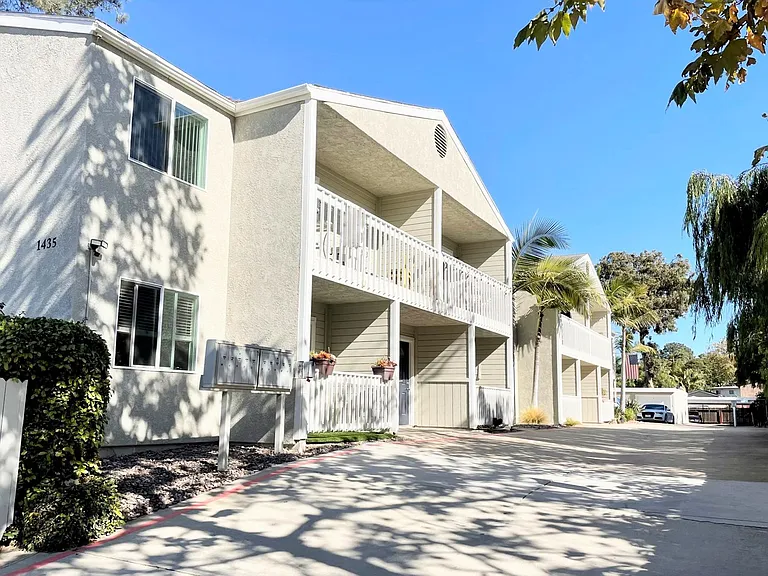 Coastal Community in Encinitas — Photo 1