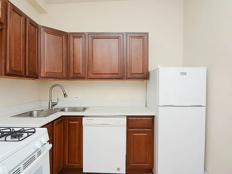 2347 W 24th Pl #R4 — Photo 2
