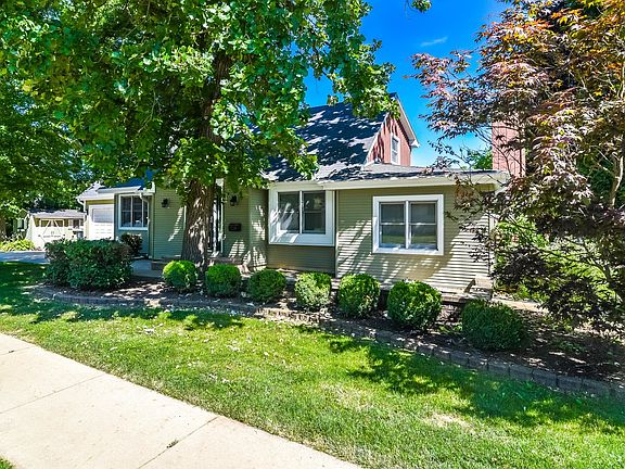 3rd image of 220 Lakeview Dr