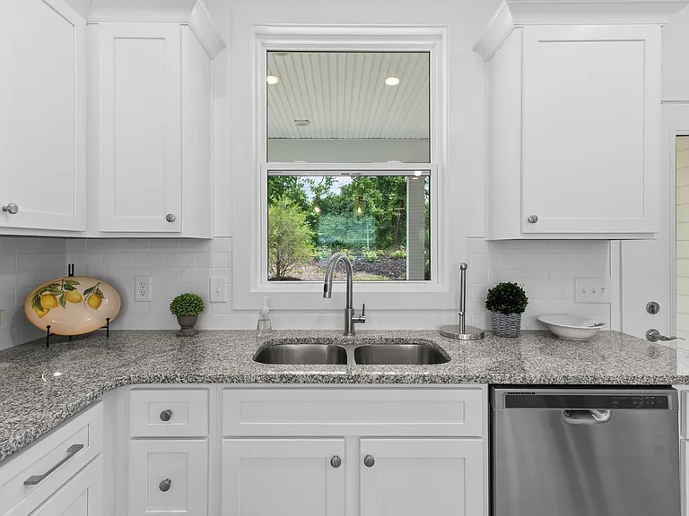 1170 S Dickerson Rd #6 — Photo 5