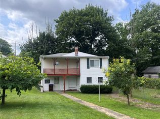 1015 Webster St, Farrell, PA 16121