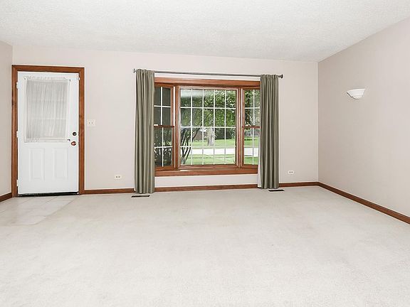4th image of 992 Franklin Dr