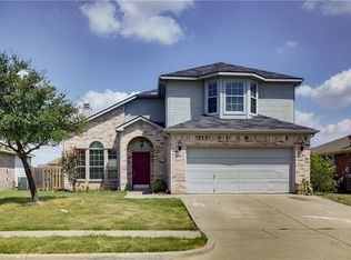 8204 Three Bars Dr, Fort Worth, TX 76179