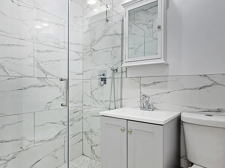 1843 1st Ave #2R — Photo 5