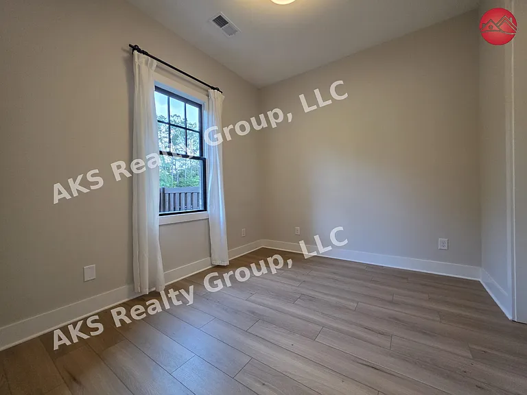1164 Windsor Sq — Photo 11