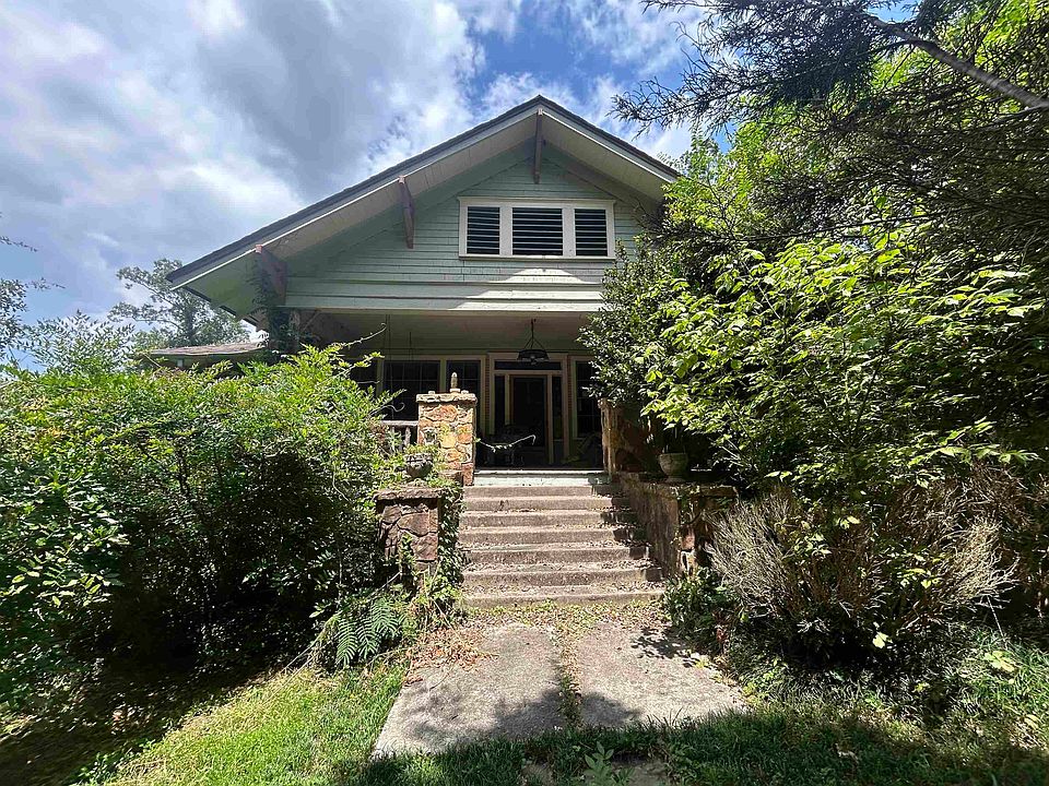 1st image of 1439 3rd St NE