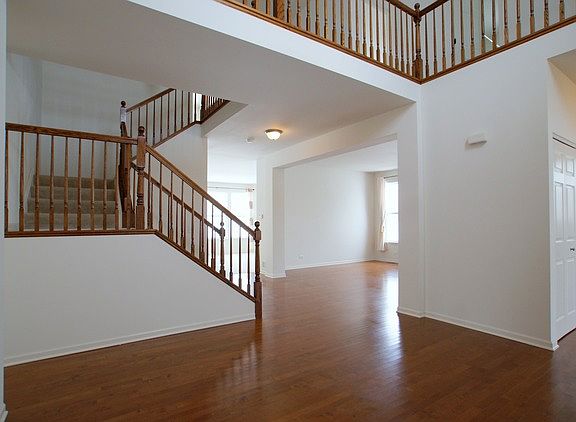 3rd image of 297 W Olmsted Ln