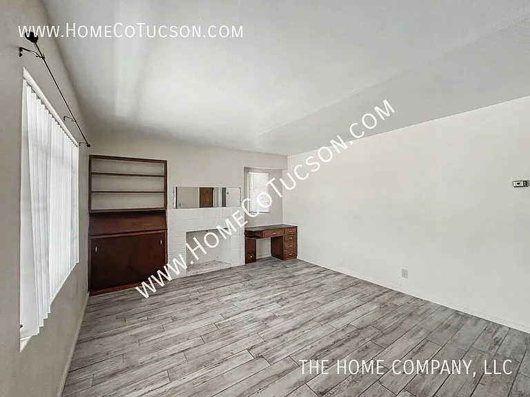 4531 E 8th St — Photo 3
