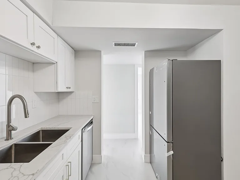The Oaks Apartments — Photo 52