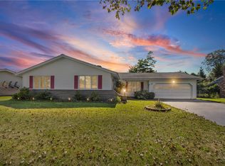 23 Sweet Birch Ln, Rochester, NY 14615