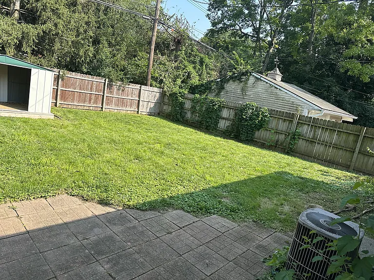 1030 N Maple Rd — Photo 12