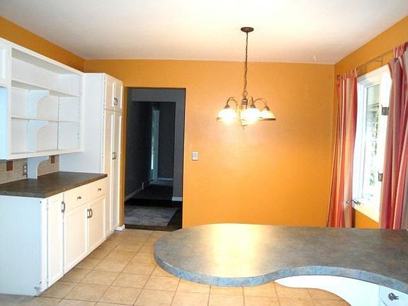 3rd image of 3897 Kearney Dr NE