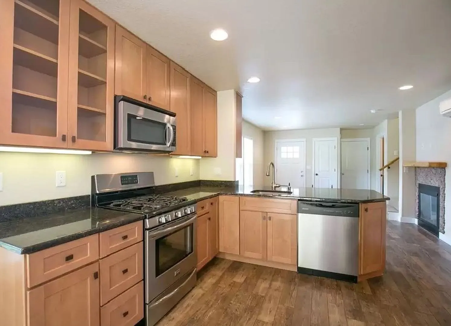 Beautiful Home in Stevenson — Photo 3