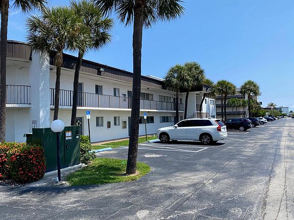 3rd image of 400 Waterway Dr S APT 206