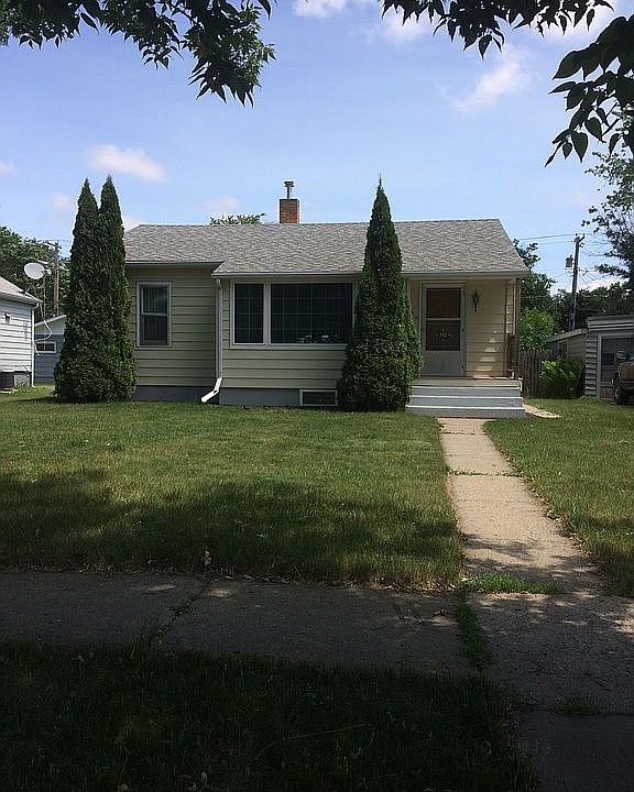 1st image of 712 2nd Ave NW