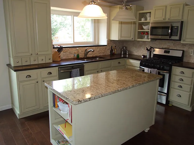 2221 Bershire Dr — Photo 8