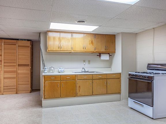 Basement Kitchennette