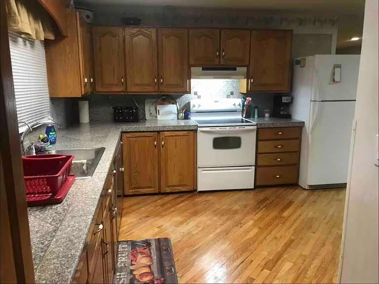 1022 S 500 W — Photo 16
