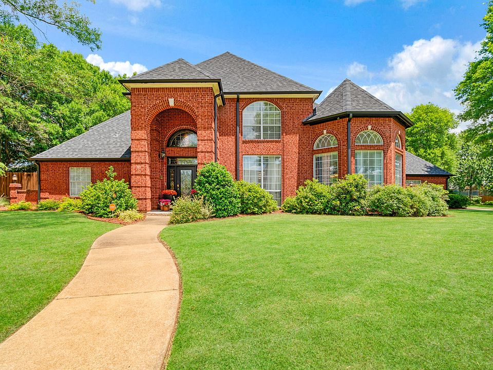 1st image of 3035 Oak Creek Dr